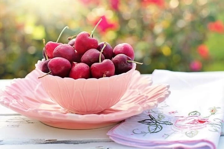 Assiette de cerises acidulées 