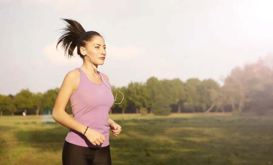 Femme pratiquant le sport