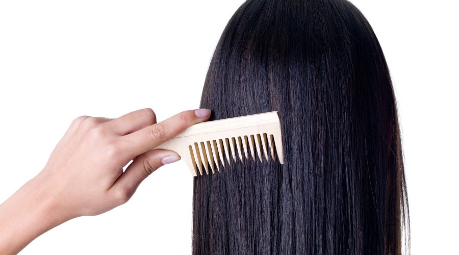 Réparer les cheveux endommagés avec l'huile de coco 