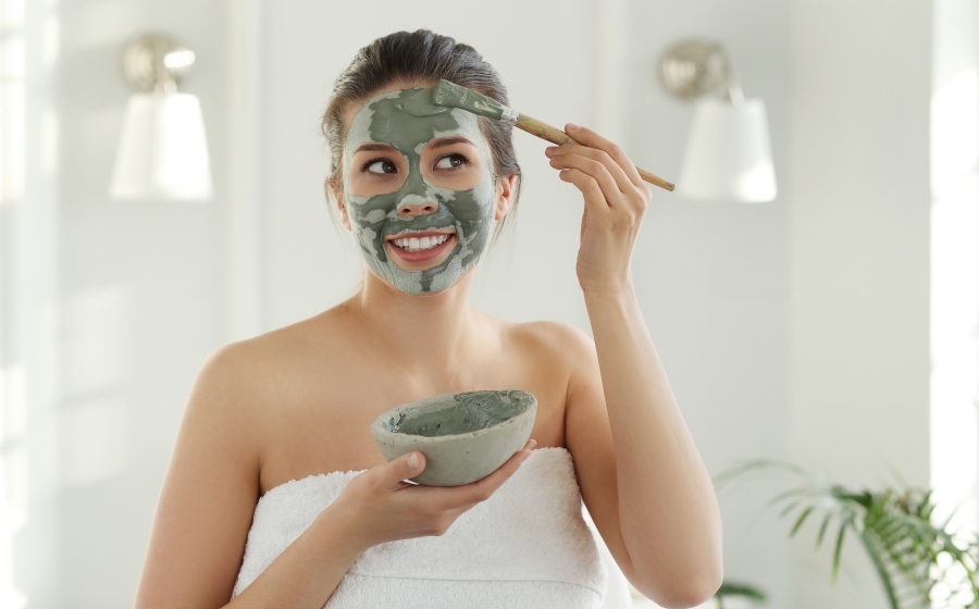Appliquer un masque à l'argile verte