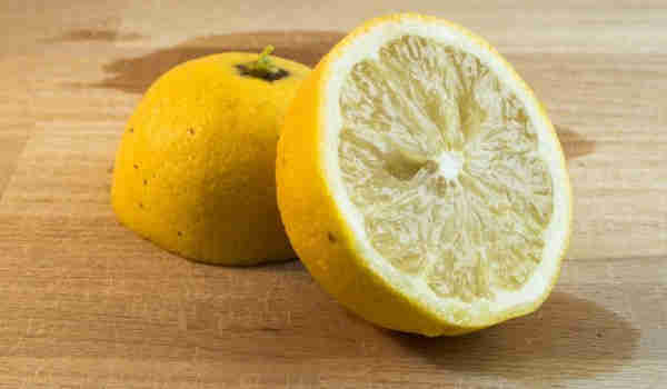 Remèdes contre l’acidité et les reflux gastriques 7 le citron contre les reflux gastriques