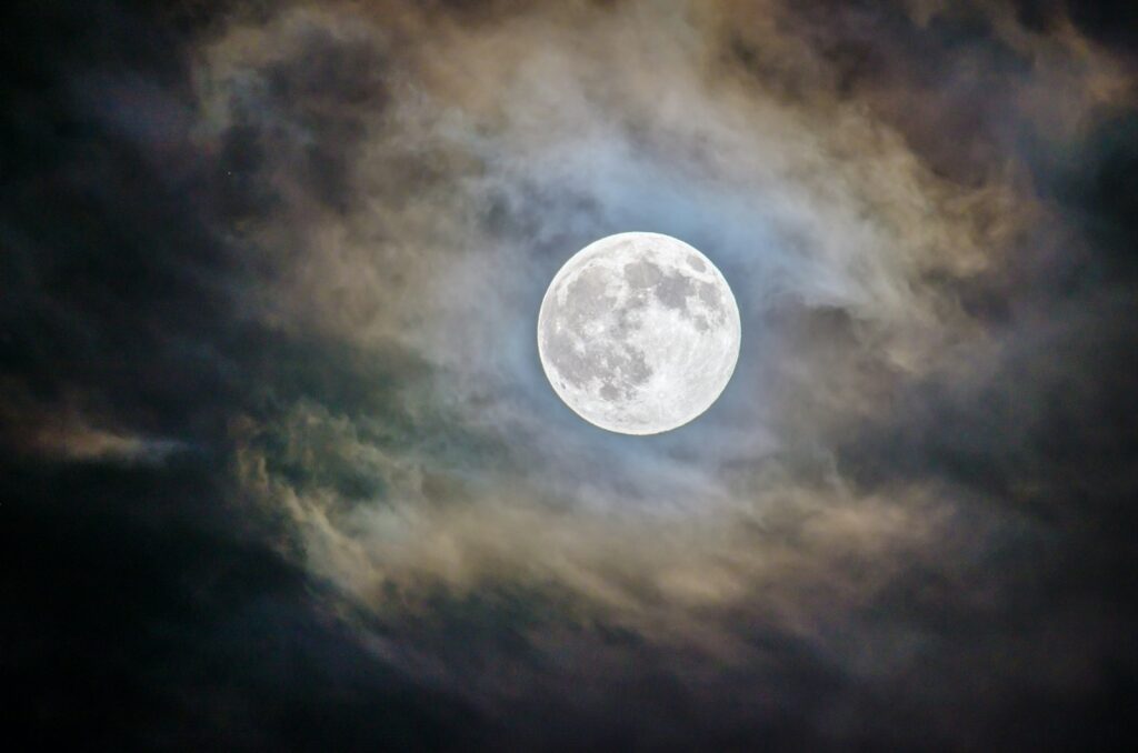 Vue de la lune dans le ciel