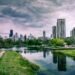 Comment intégrer la nature dans nos zones urbaines 10 River Near City Buildings Under Cloudy Sky
