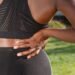 Énergie bloquée côté gauche : qu'est-ce que cela signifie et comment libérer le flux bloqué ? 8 A Person Having a Back Pain Comment soigner son énergie bloquée côté gauche
