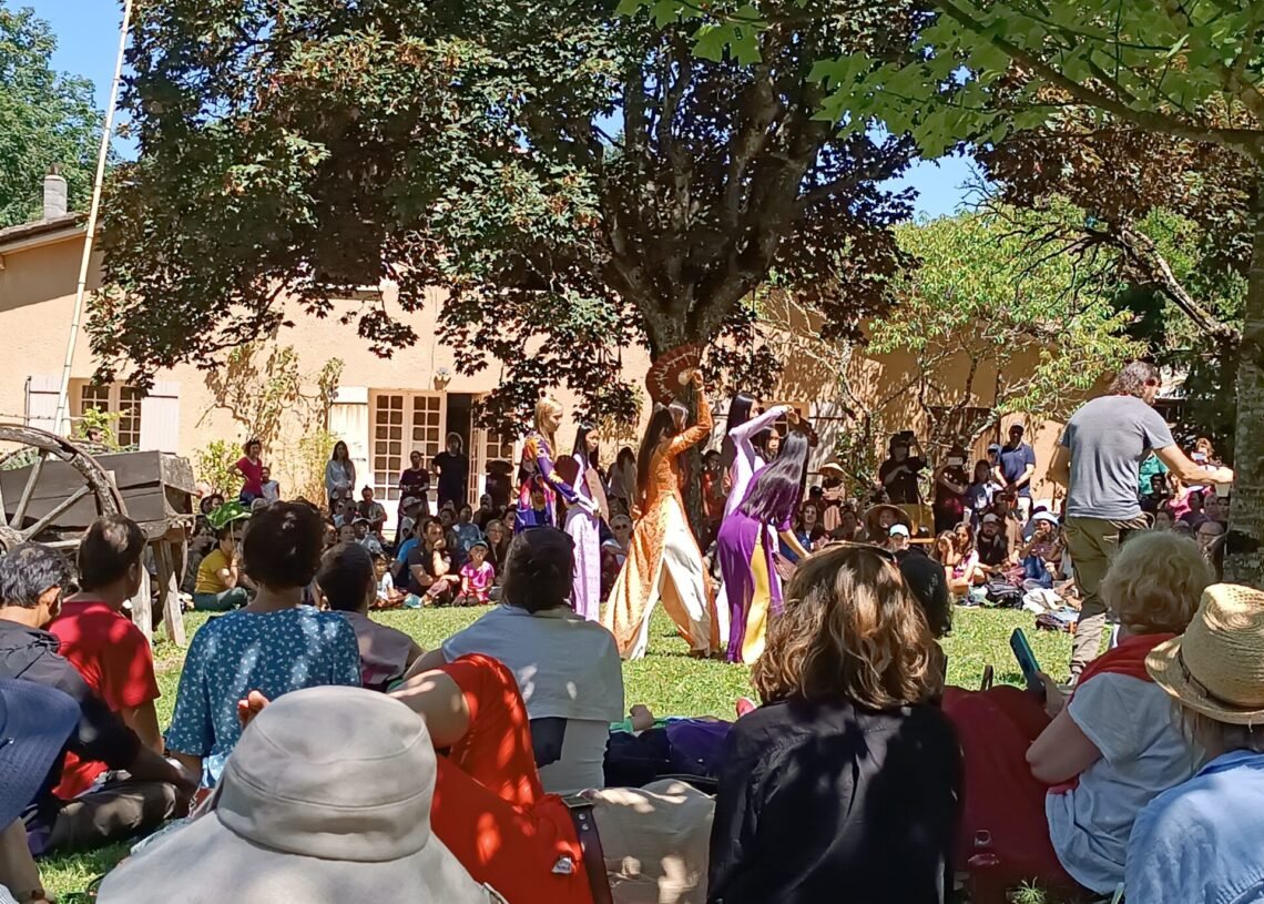 Le village des pruniers : Un sanctuaire de paix et de méditation 1 village des pruniers fete