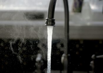 a faucet running water from a kitchen sink