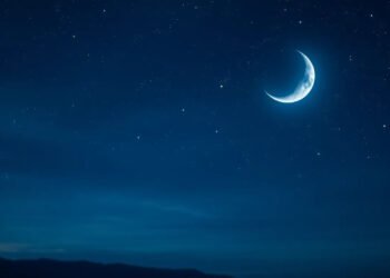 Ciel nocturne mystique avec croissant de lune et étoiles, nœuds lunaires astrologie