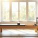 Reformer et tapis de Pilates dans un studio lumineux, pilates pour les hommes